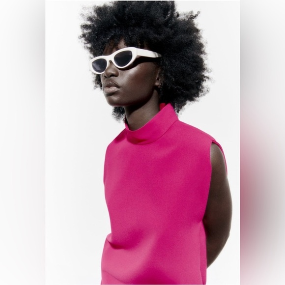 Zara SHOULDER PADS SHORT DRESS. Neon Fuchsia. Size L
NWT - Picture 8 of 10